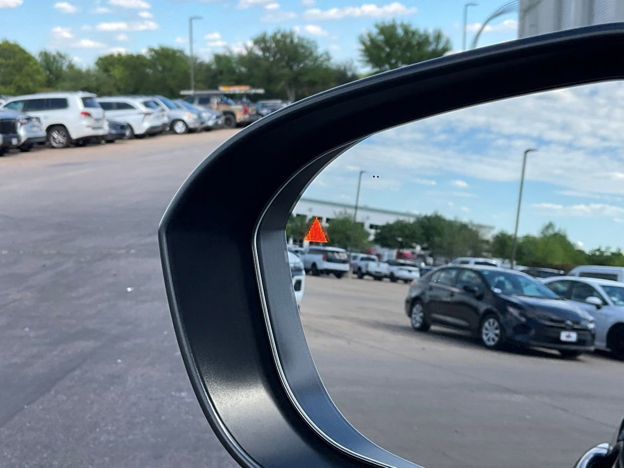 Used 2025 Nissan Rogue SV image 20