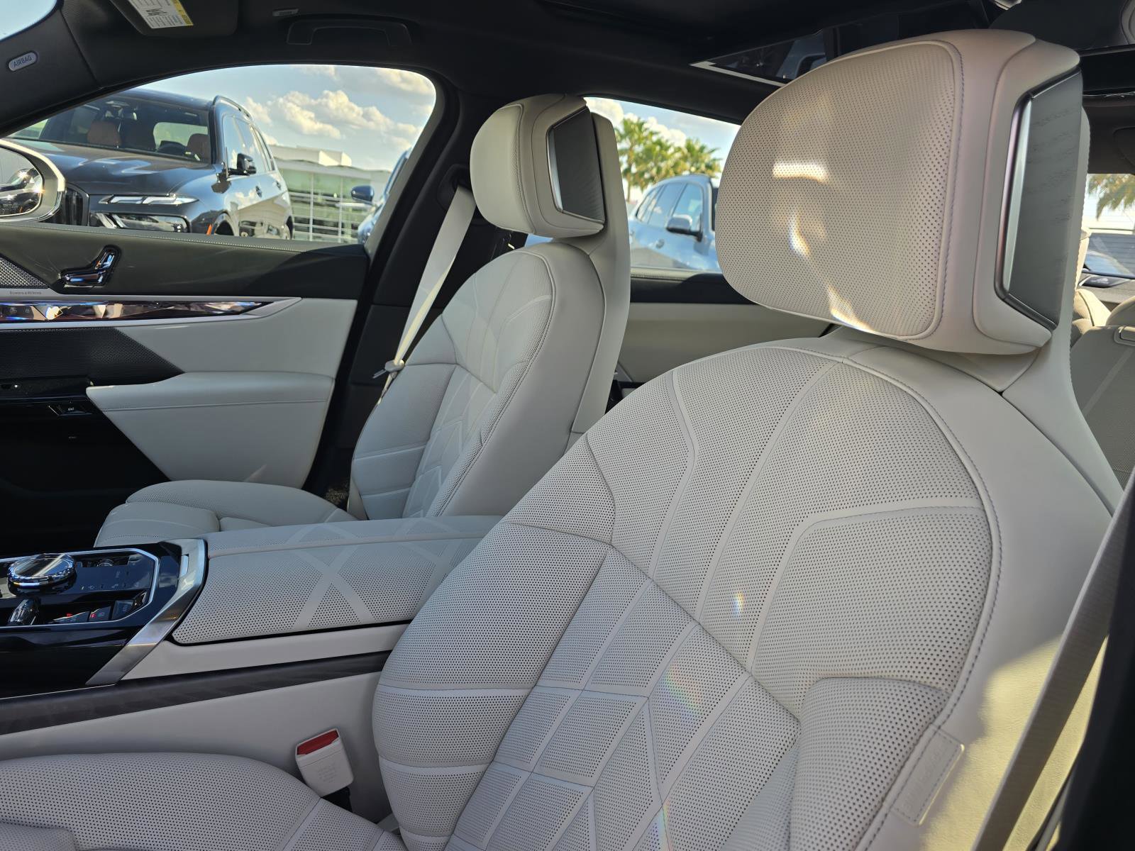 New 2026 BMW 760i xDrive w/ Luxury Rear Seating Package AWD/4WD image 16