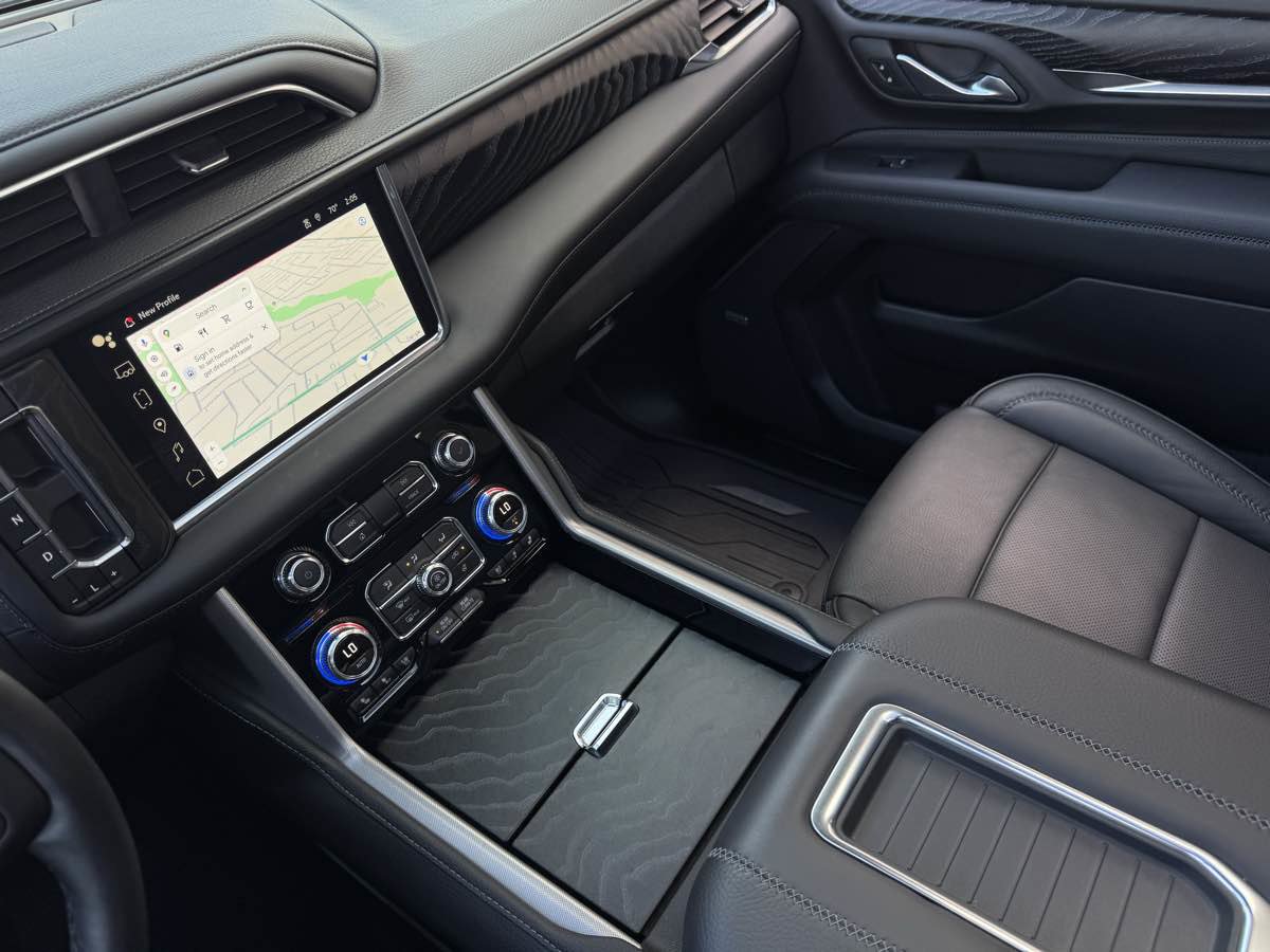 Used 2024 GMC Yukon Denali w/ Advanced Technology Package image 16