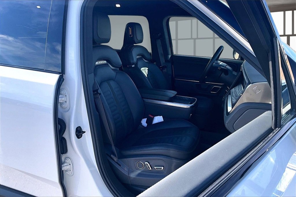 Used 2024 Rivian R1S Adventure image 7