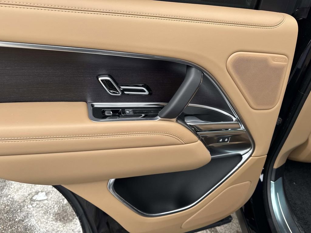 New 2026 Land Rover Range Rover SE image 12