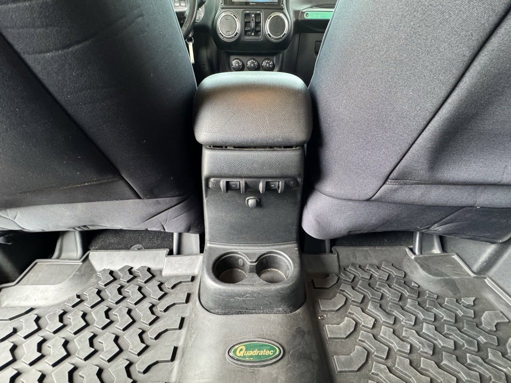 Used 2016 Jeep Wrangler Unlimited Sahara w/ Connectivity Group image 13