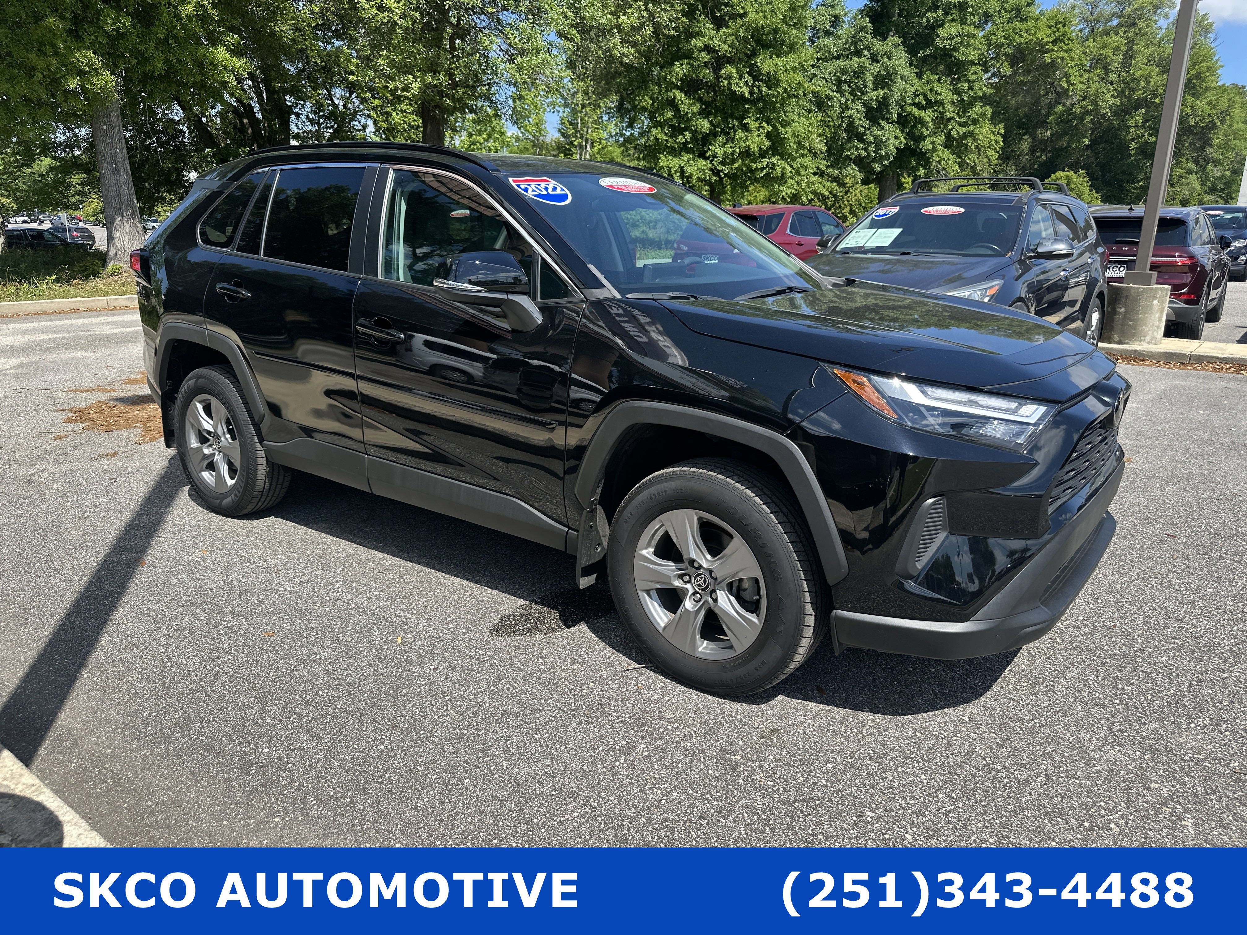 Used 2022 Toyota RAV4 XLE w/ Convenience Package FWD image 7