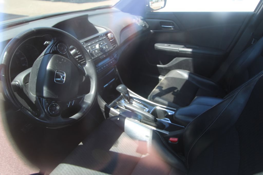 Used 2017 Honda Accord Sport image 16