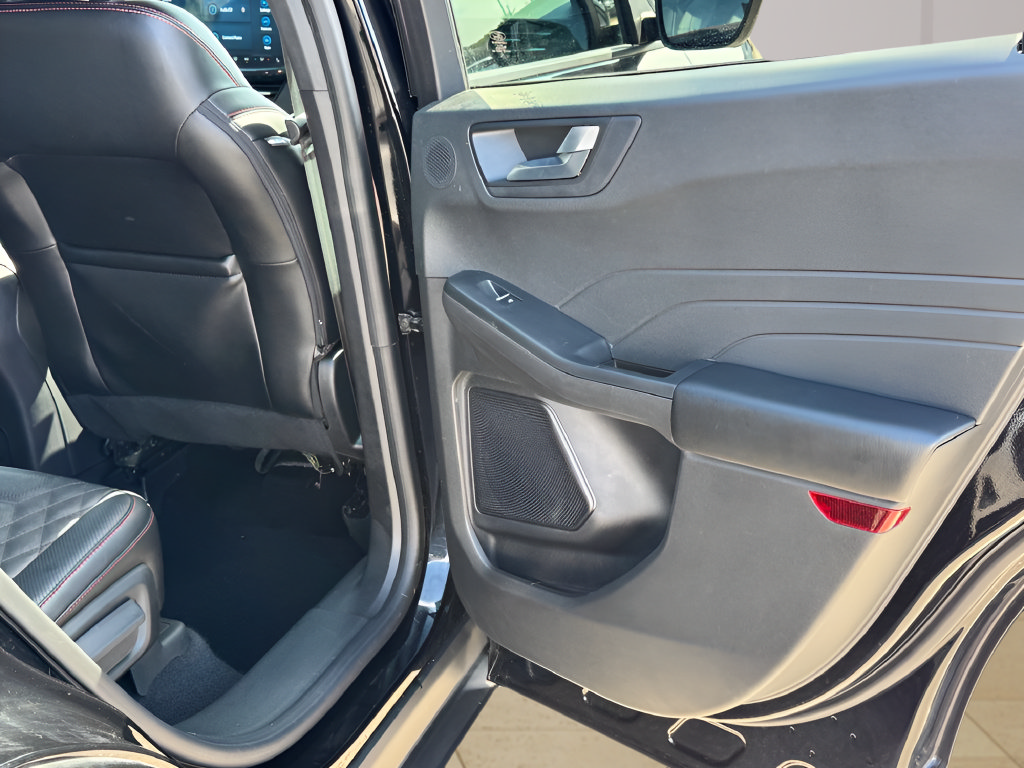 Used 2023 Ford Escape ST-Line Elite w/ Premium Technology Package AWD/4WD image 18