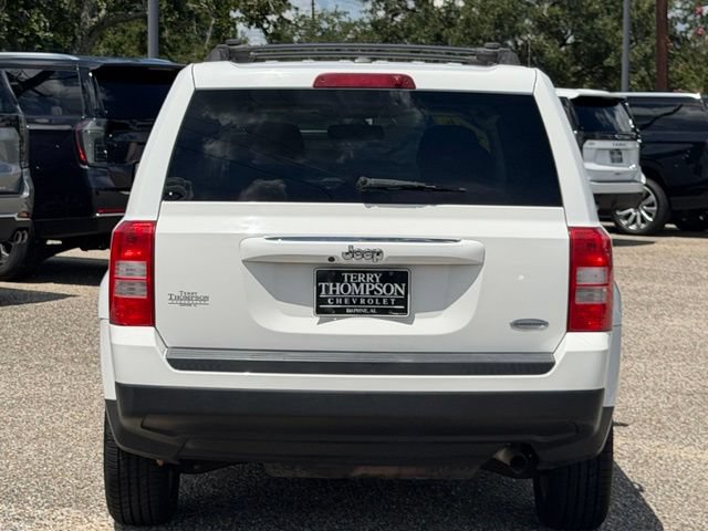 Used 2016 Jeep Patriot Latitude FWD image 3