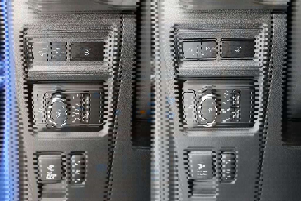 Used 2023 Ford F150 Lariat w/ Equipment Group 502A High image 34