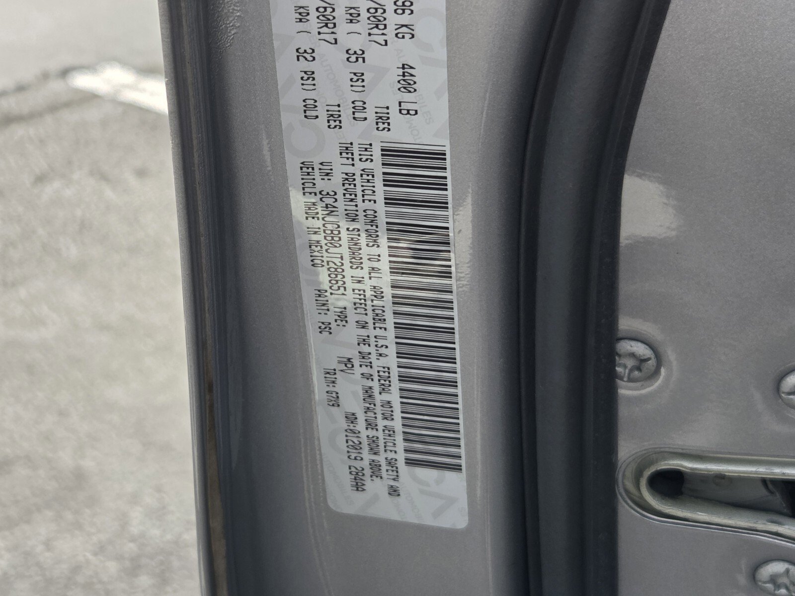 Used 2018 Jeep Compass Latitude w/ Popular Equipment Group FWD image 31