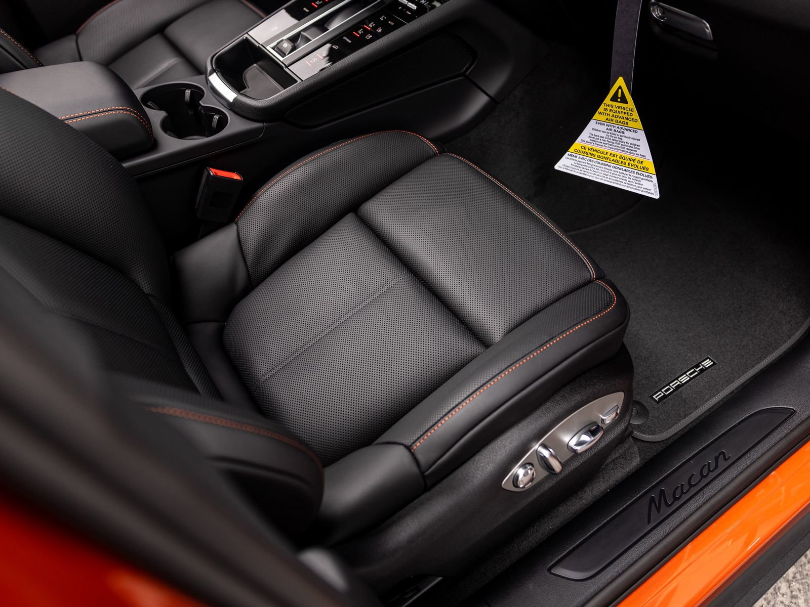 Certified 2025 Porsche Macan AWD/4WD image 55