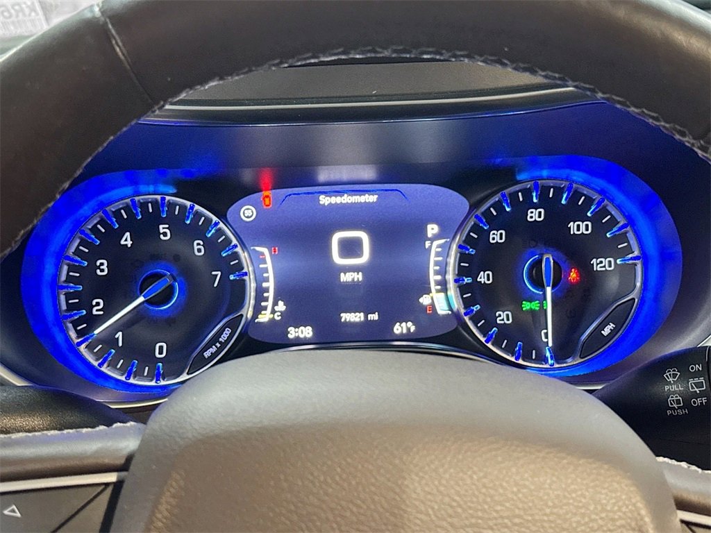 Used 2019 Chrysler Pacifica Touring-L Plus image 10