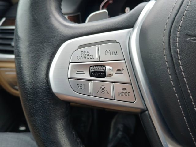 Used 2022 BMW 740i w/ Premium Package image 25