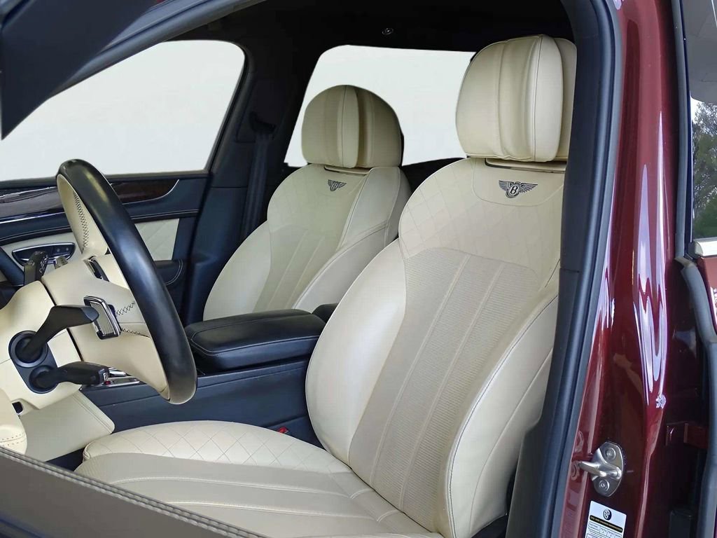 Used 2017 Bentley Bentayga AWD/4WD image 10