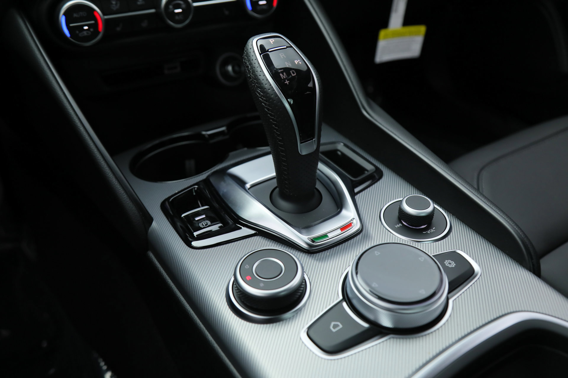 New 2025 Alfa Romeo Giulia w/ Driving Assist Package image 21