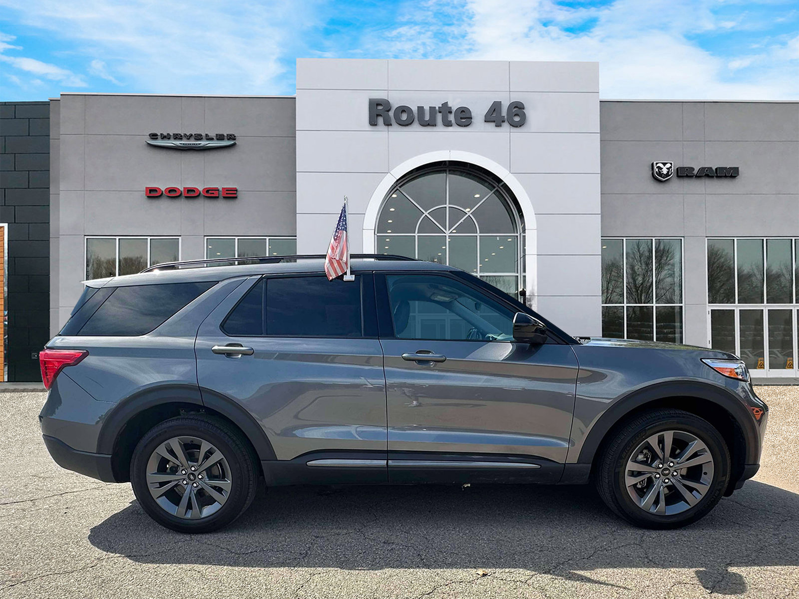 Used 2023 Ford Explorer XLT w/ Equipment Group 202A AWD/4WD image 6