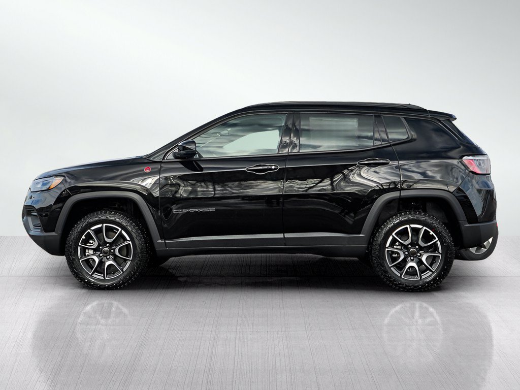 New 2026 Jeep Compass Trailhawk w/ Trailer Tow Group AWD/4WD image 4