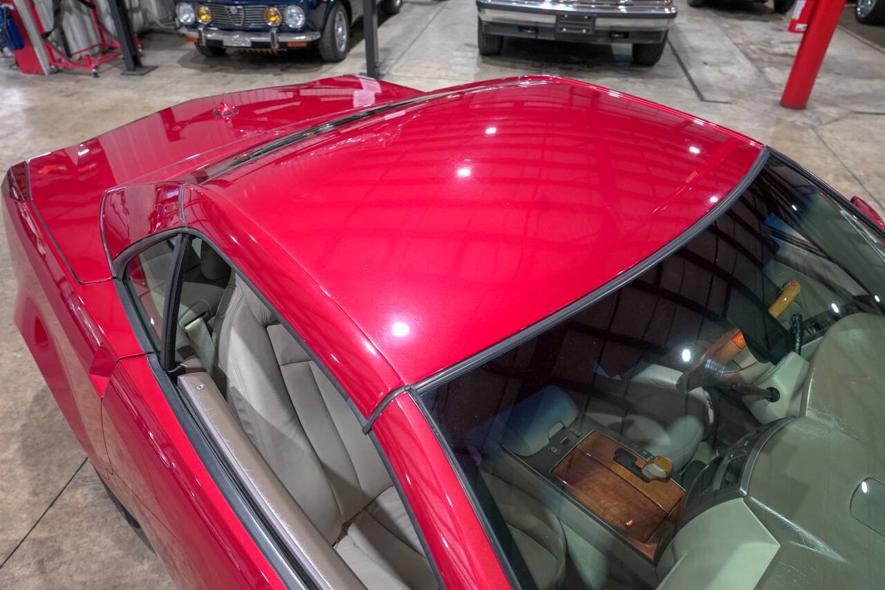 Used 2005 Cadillac XLR RWD image 33