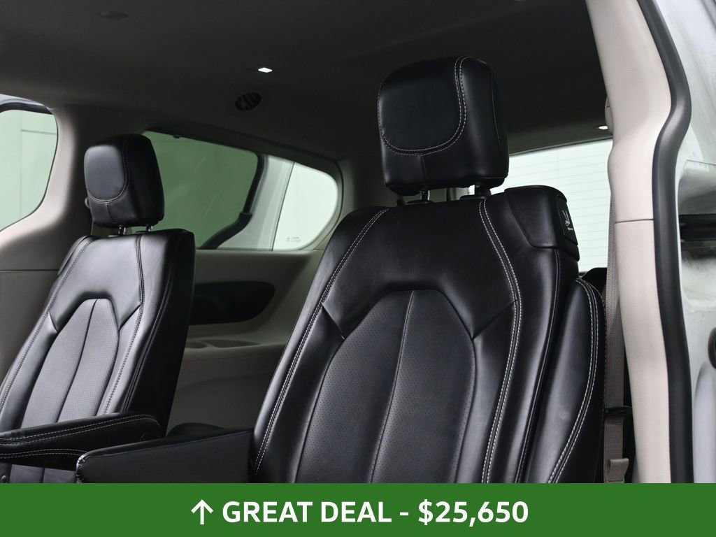 Used 2024 Chrysler Pacifica Touring-L FWD image 34