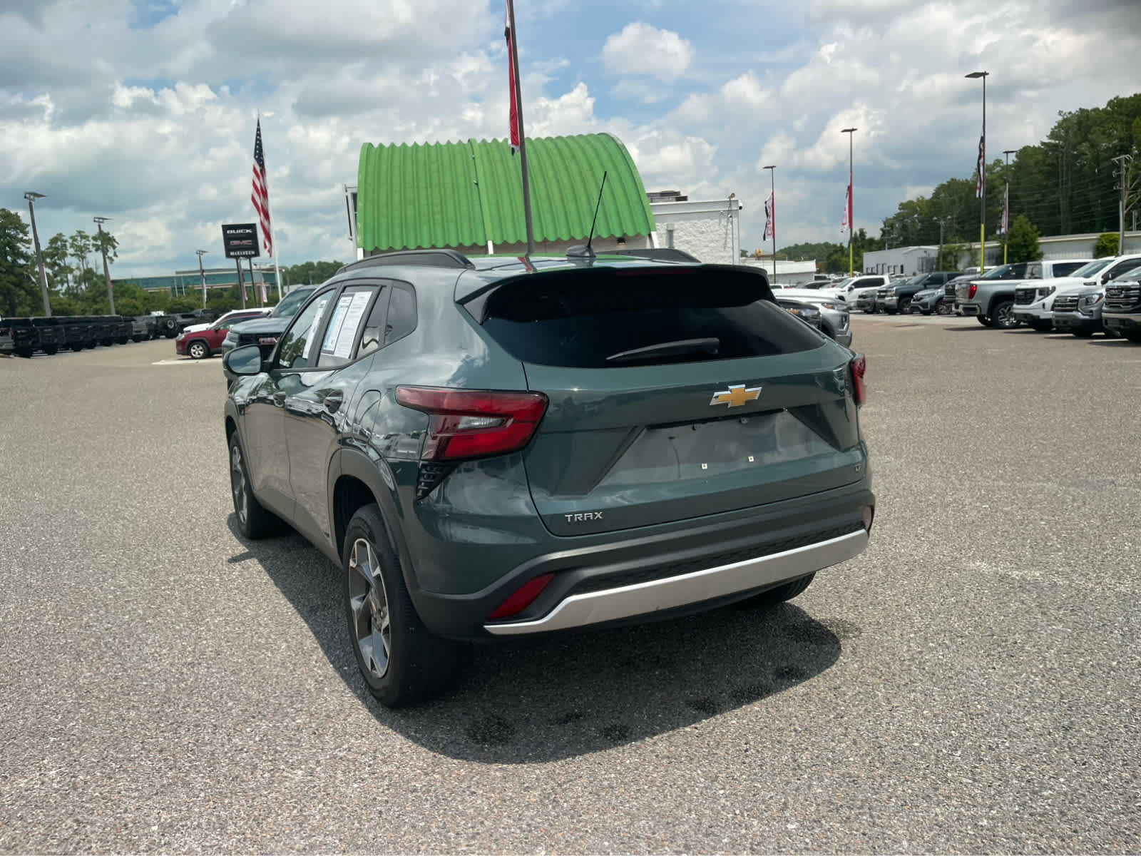 Used 2025 Chevrolet Trax LT FWD image 7