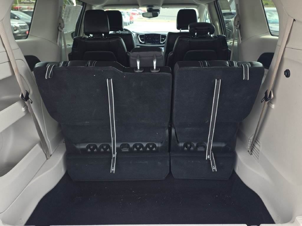 Used 2023 Chrysler Pacifica Touring-L FWD image 31
