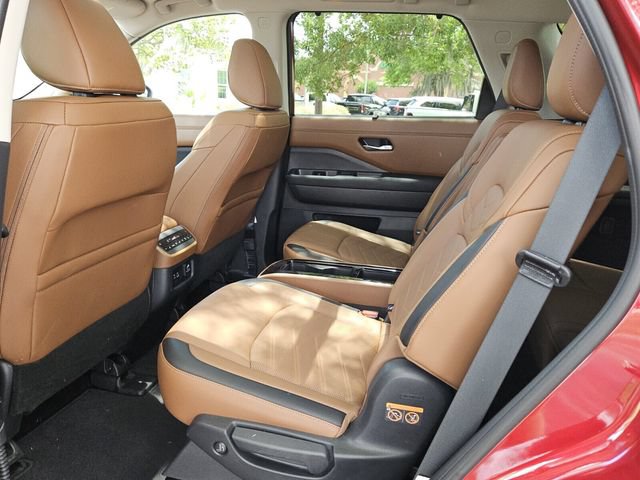 Used 2025 Nissan Pathfinder Platinum AWD/4WD image 11