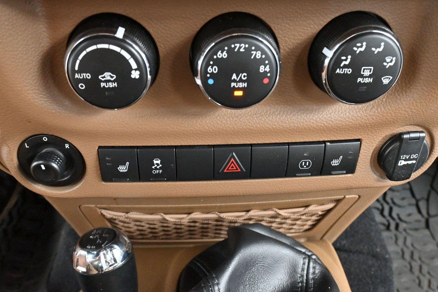 Used 2017 Jeep Wrangler Unlimited Sahara w/ Dual Top Group AWD/4WD image 25