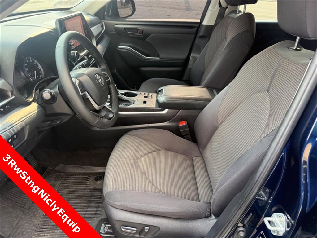 Used 2023 Toyota Highlander LE image 17