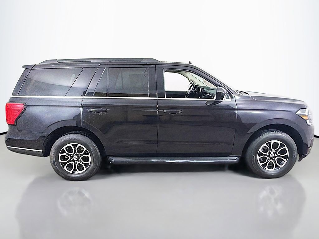 Used 2024 Ford Expedition XLT image 16