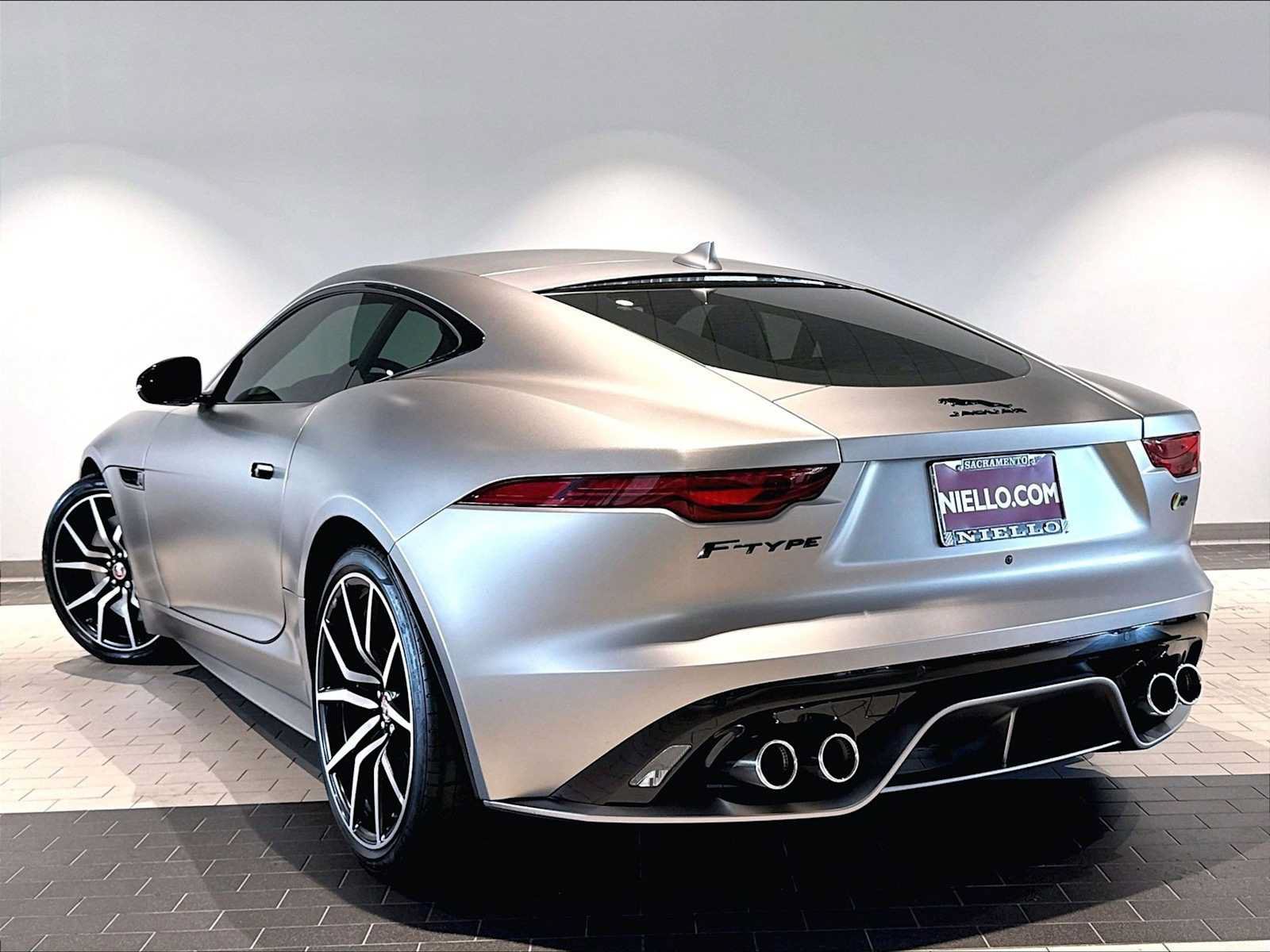 Used 2023 Jaguar F-TYPE R AWD/4WD image 3