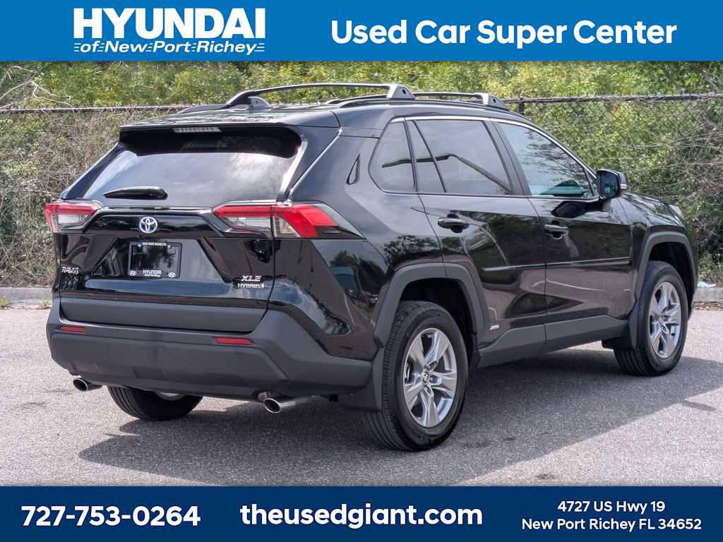 Used 2024 Toyota RAV4 XLE w/ Convenience Package image 5