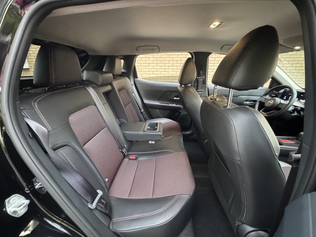 Used 2025 Nissan Kicks SR AWD/4WD image 14