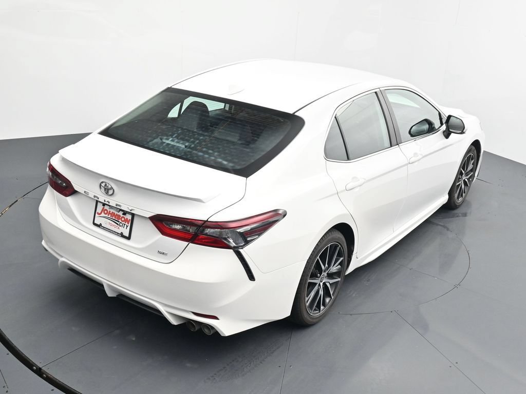 Used 2024 Toyota Camry SE w/ Cold Weather Package FWD image 29