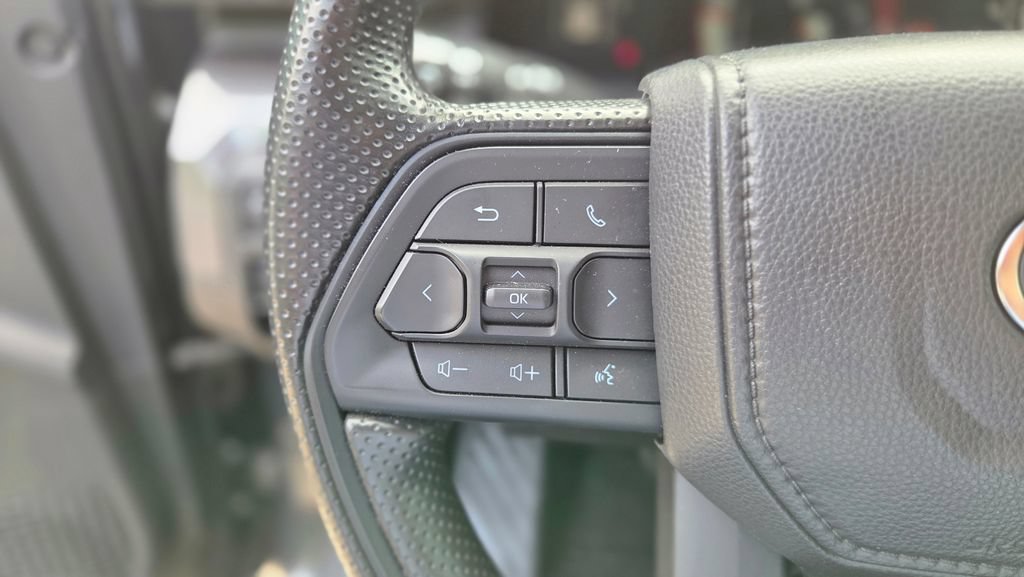 Used 2025 Toyota Tacoma SR5 AWD/4WD image 19