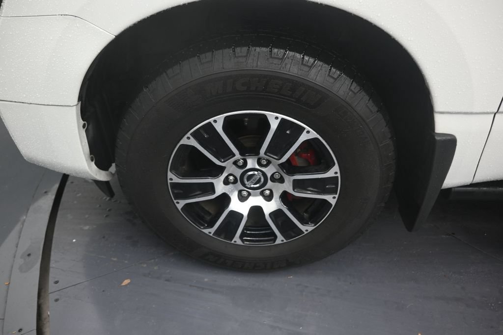 Used 2021 Nissan Titan SV w/ SV Convenience Package RWD image 9