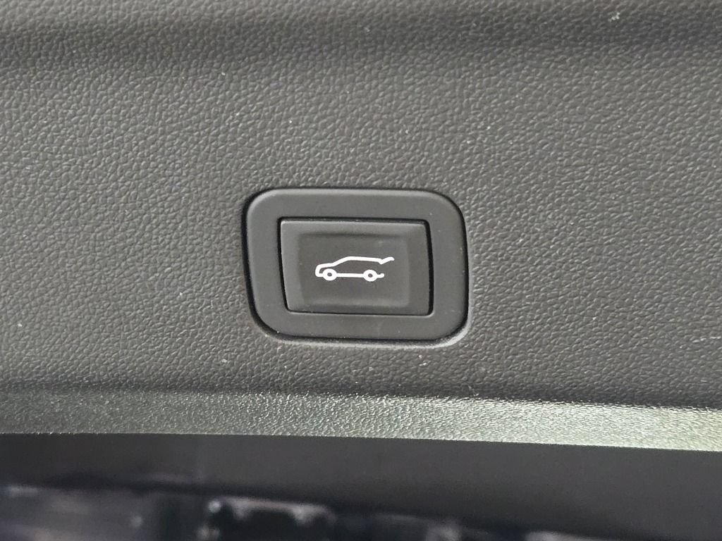 Certified 2025 Chevrolet Tahoe Premier AWD/4WD image 17