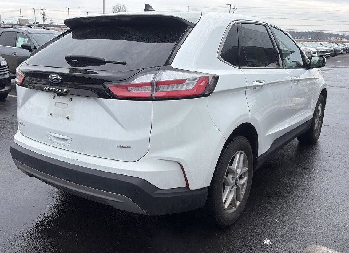Used 2024 Ford Edge SEL image 5