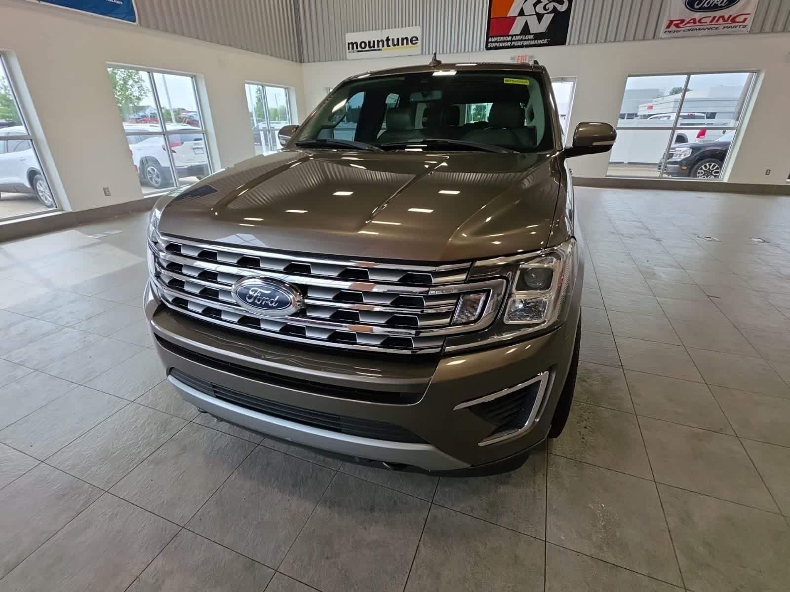Used 2019 Ford Expedition Limited w/ Equipment Group 301A AWD/4WD image 3