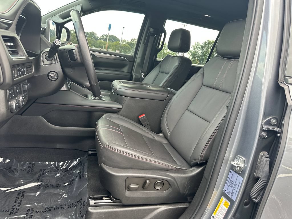 Used 2022 Chevrolet Suburban RST w/ Luxury Package AWD/4WD image 13