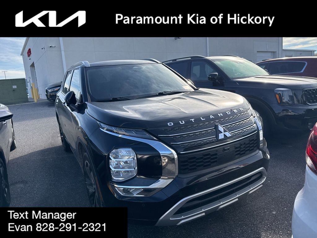 Used 2022 Mitsubishi Outlander SEL image 2