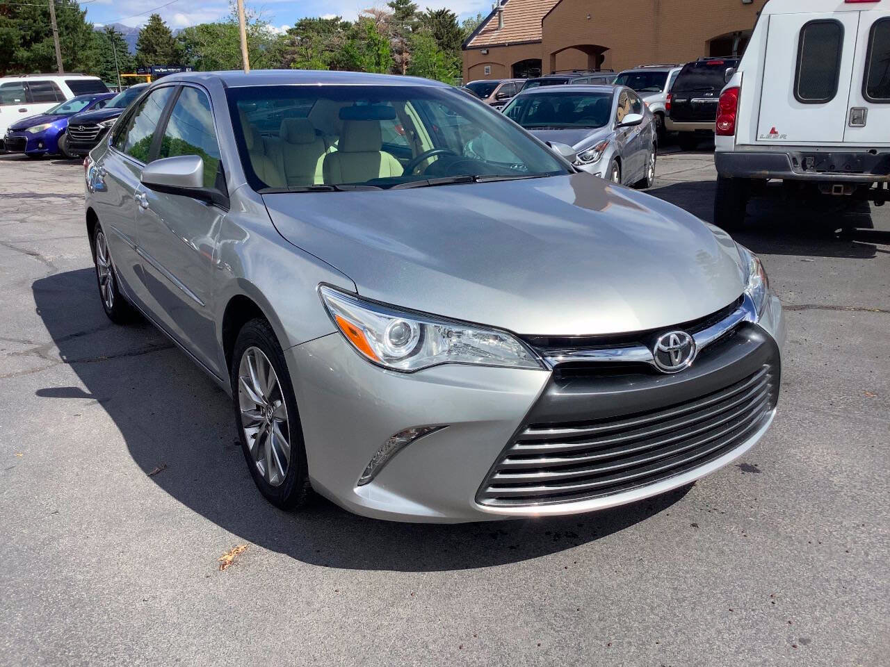 Used 2017 Toyota Camry XLE FWD image 6