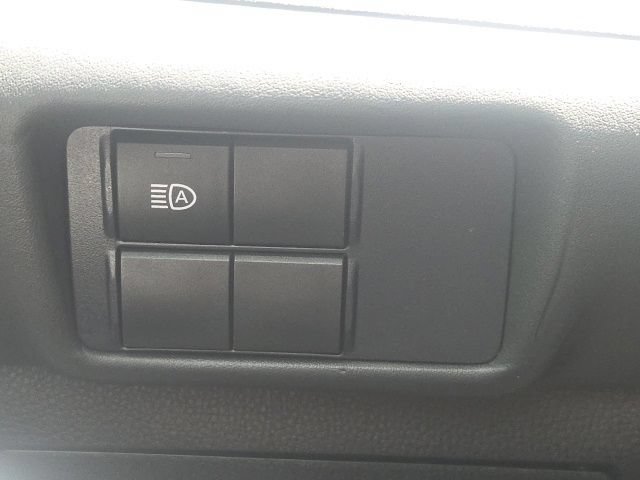 Used 2021 Toyota Highlander L FWD image 26