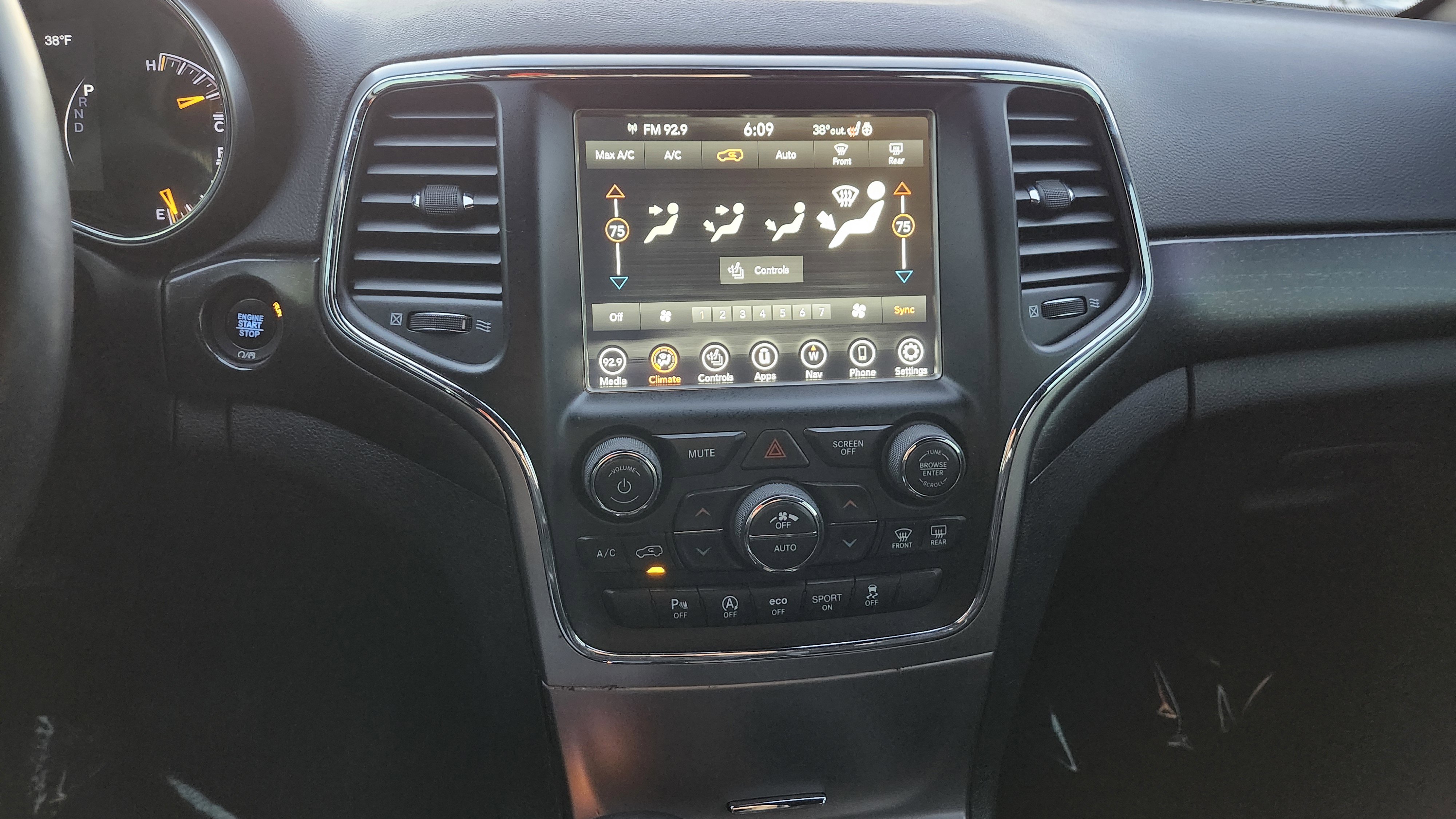 Used 2018 Jeep Grand Cherokee Altitude image 31