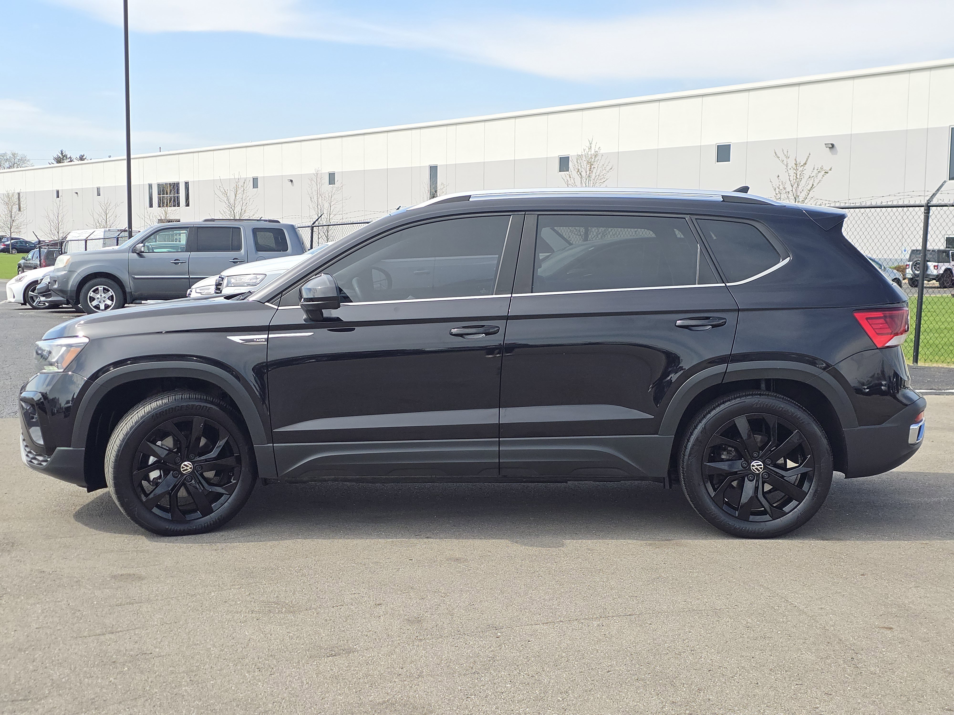 Certified 2023 Volkswagen Taos SE w/ Panoramic Sunroof Package image 4