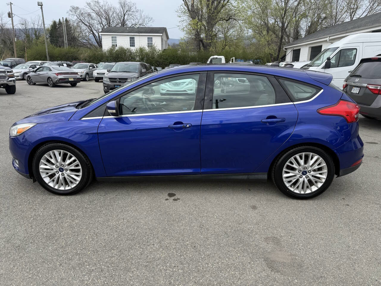 Used 2015 Ford Focus Titanium w/ Titanium Technology Package FWD image 9