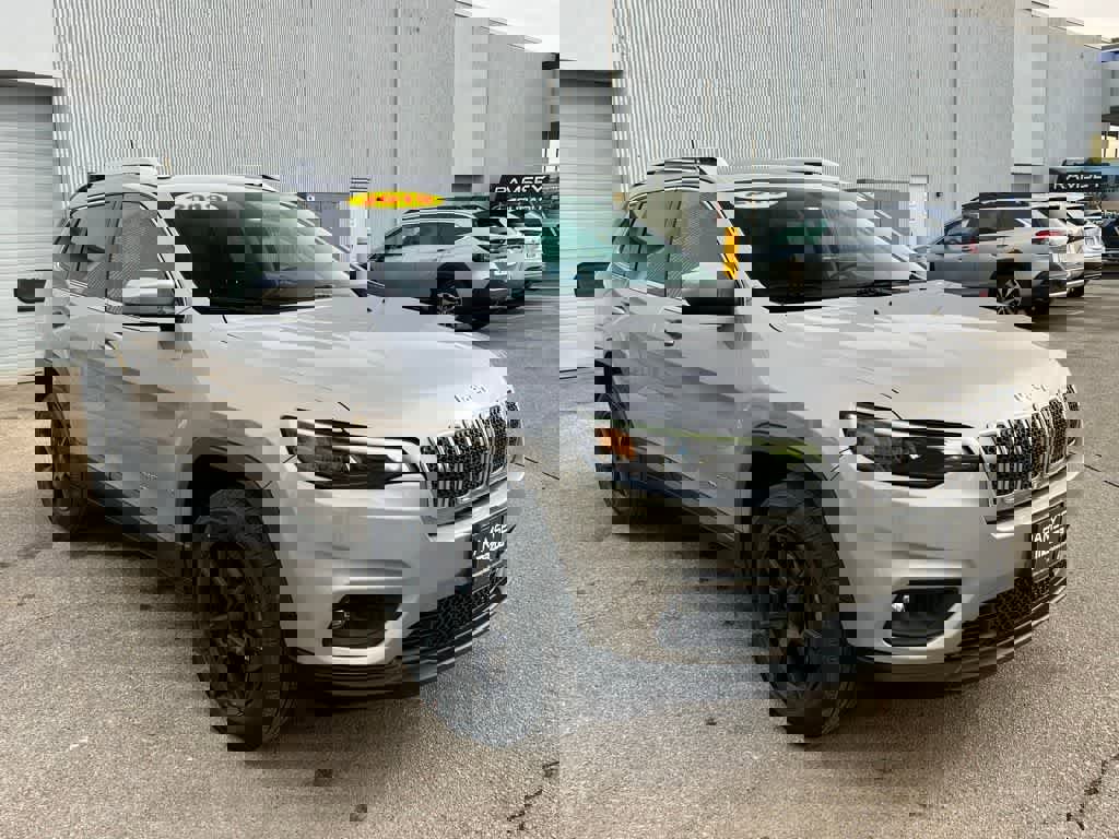 Used 2019 Jeep Cherokee Latitude w/ Cold Weather Group image 8