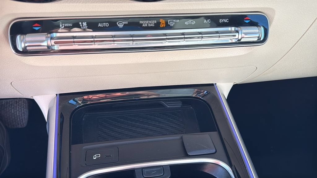 Certified 2021 Mercedes-Benz GLB 250 4MATIC w/ Premium Package image 35