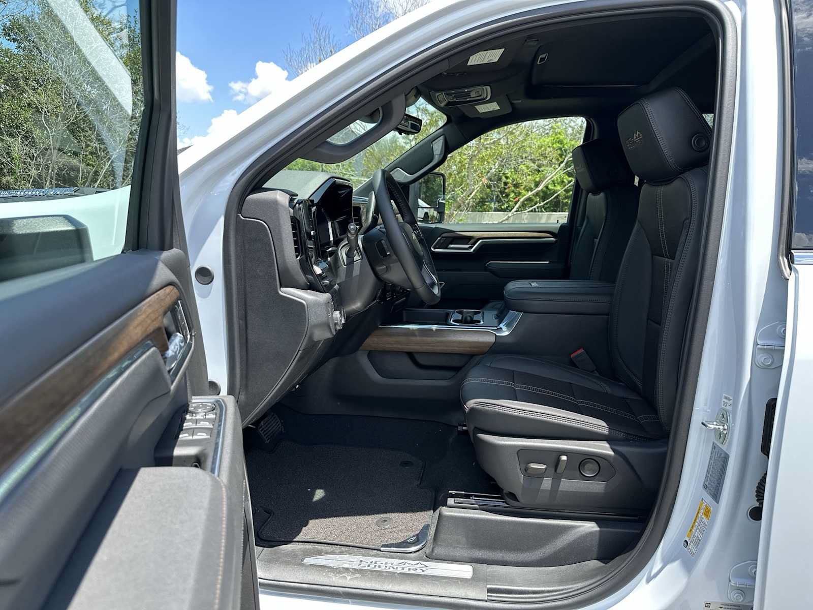 New 2026 Chevrolet Silverado 3500 High Country w/ High Country Premium Package AWD/4WD image 2