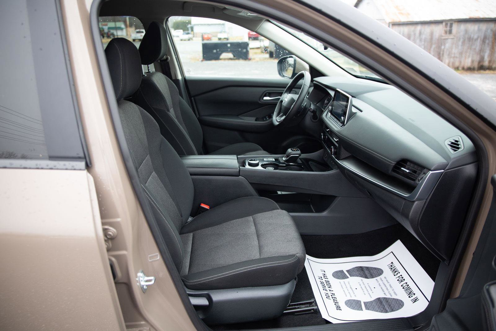 Used 2025 Nissan Rogue SV image 23