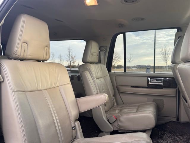 Used 2015 Lincoln Navigator L 4WD image 26