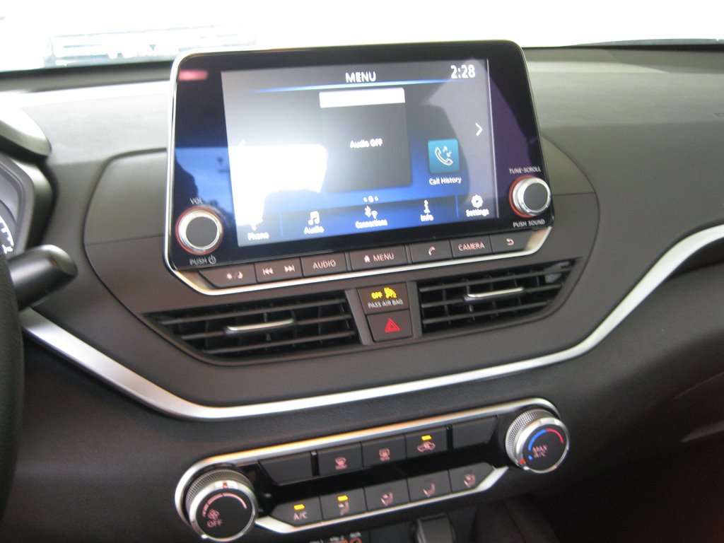 Used 2025 Nissan Altima 2.5 S FWD image 16