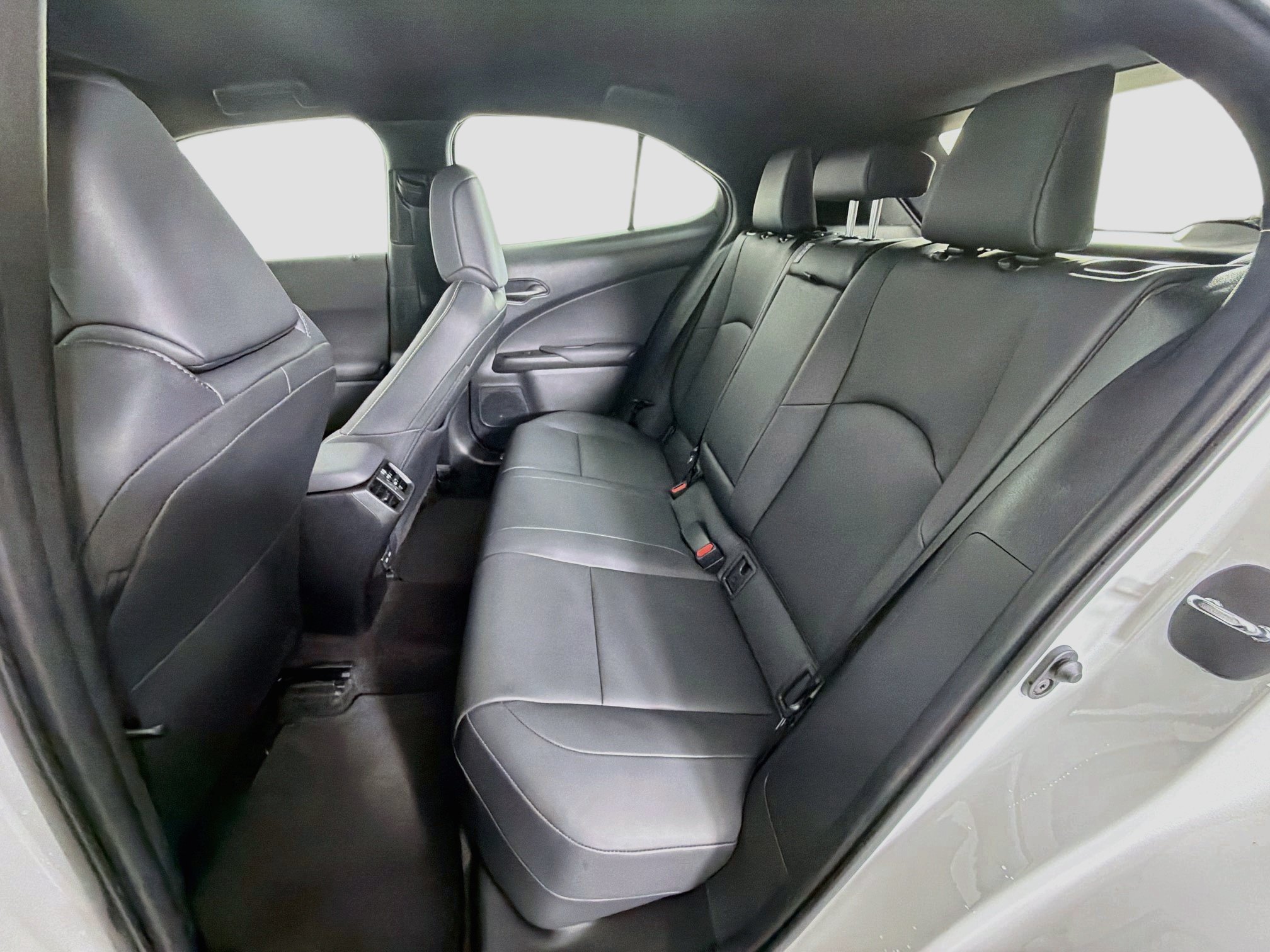 Used 2022 Lexus UX 200 w/ Accessory Package (Z2) FWD image 27